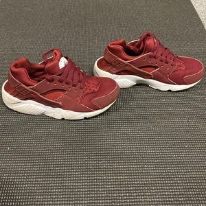 Boys Nike Huarache Sneakers